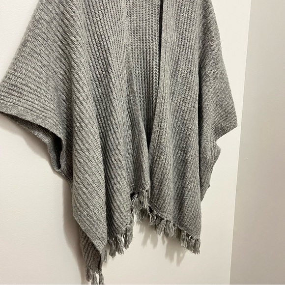 American Eagle Gray Knit Fringe Tassel Open Cardigan Kimono One Size - Picture 3 of 9